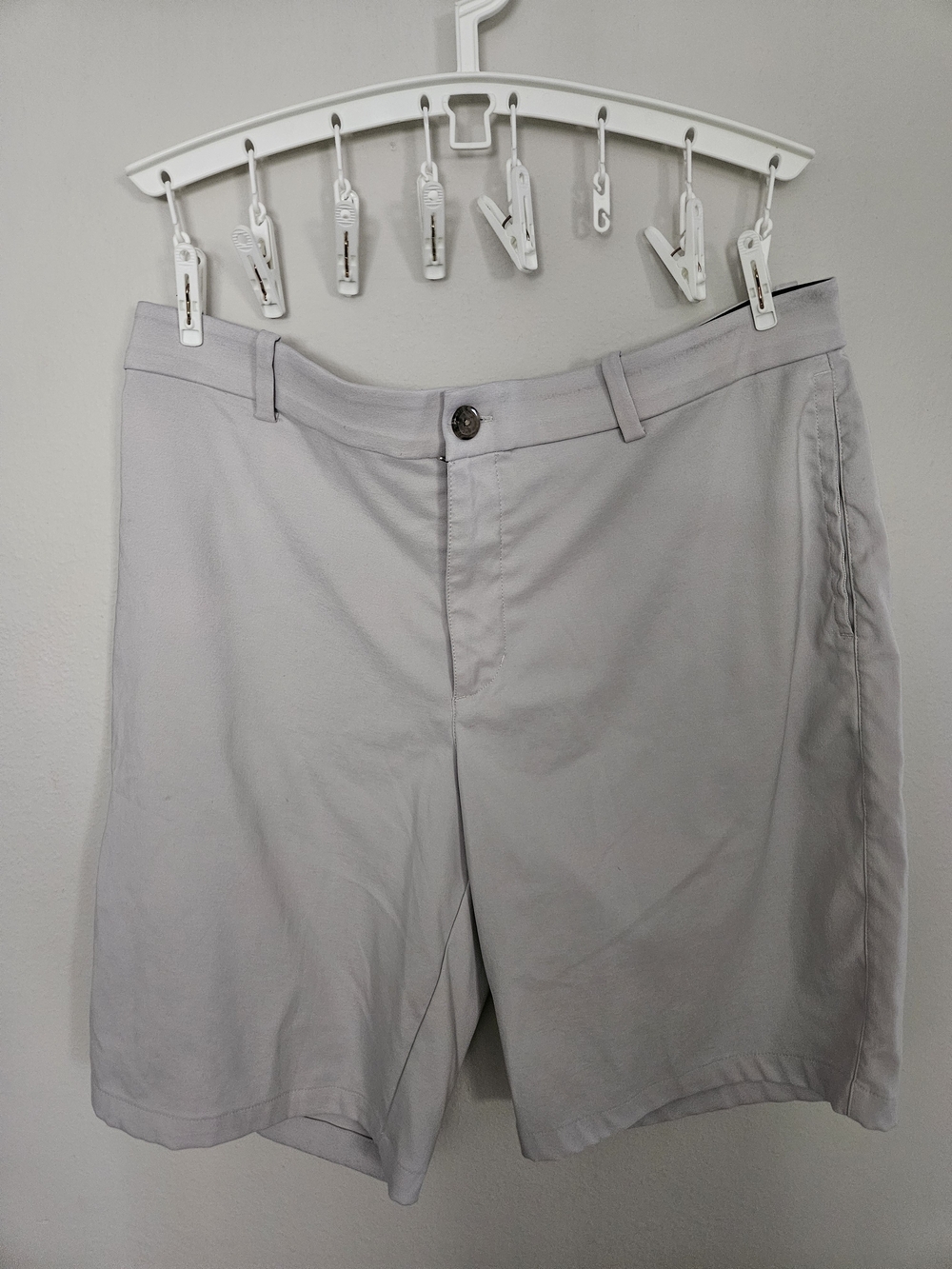 Nike Men’s Light Gray Flat Front Shorts